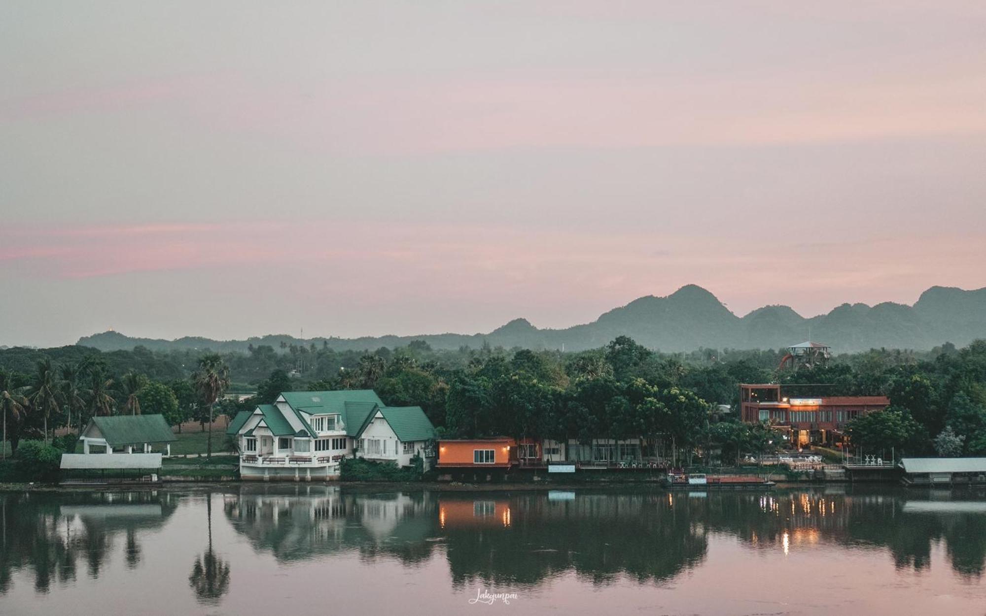 Natee The Riverfront Hotel Kancsanaburi Kültér fotó